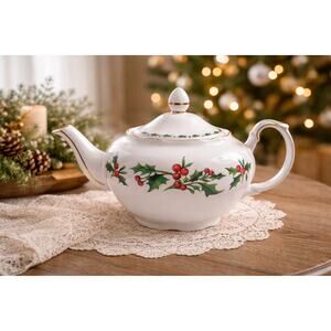 Vintage 1992 A Cup of Christmas Tea Teapot Tom Hegg & Warren Hanson - Holly Leaf